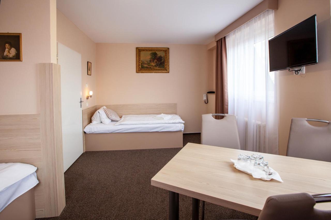 Hotel Stella Plzeň Buitenkant foto